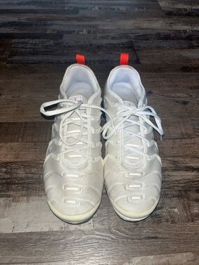 Nike Men's White airmax Athletic Sneakers